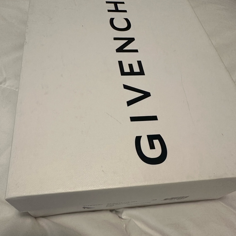 New Givenchy Crystal Show Ring Leather pump, size 39 - Picture 9 of 9